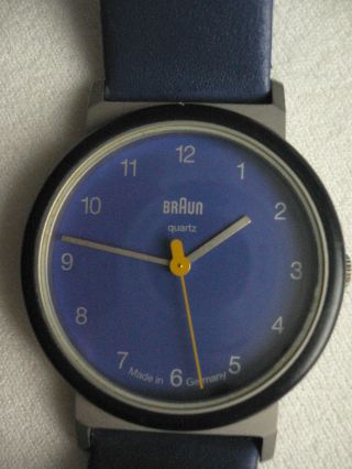 Ac833) Braun Armbanduhr In Blau/silber - Grau Bild