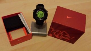 Nike Sportuhr Unisex Damen Herren Kinder Uhr Schwarz Digital Verpackt Bild