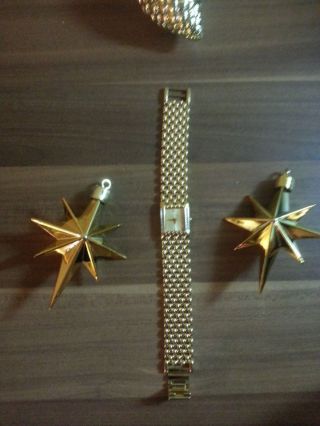 Schicke Clyda Damen Uhr 23 Karat Vergoldet Mit Weißen Steinen Bild