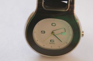Alessi Damenuhr Armbanduhr Buckle Designed Von Patricia Urquiol Mit Lederarmband Bild