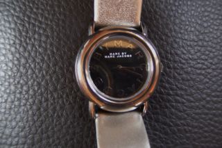 Marc Jacobs Mbm1220 Damen Armbanduhr Uhr Leder Metallic Glanz Lp179€ Bild
