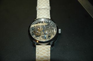 Skeletierte Armbanduhr,  Neuwertig Lederarmband 43mm Gehäuse Bild