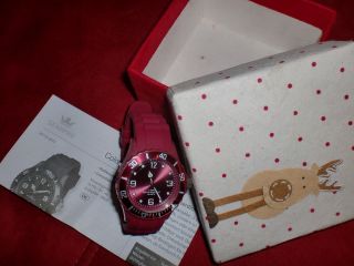 Weihnachtsgeschenk - Hübsche Rote Armbanduhr In Toller Box Bild