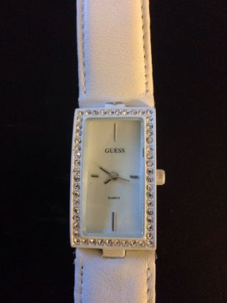 Dame Uhr Von Guess Leaders Weiß Armband Bild