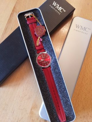 Schicke Rote Damen Uhr Von Wmc Bild