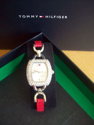 Tommy Hilfiger Uhr Swarovski Steinchen,  Rotes Lederkrokoarmb. Bild
