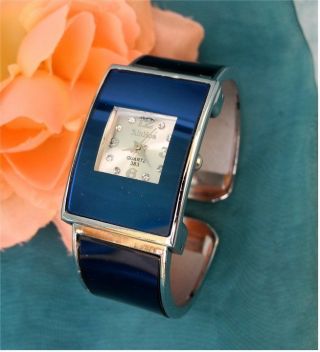 Traumhafte Damen Spangen Uhr - Tolles Blau - Eckige Form - Hingucker Bild