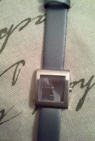 Armbanduhr Damen Grau,  Mit Neuer Batterie Bild