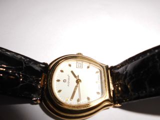 Etienne Aigner - Damen - Armbanduhr In Goldgelb Bild