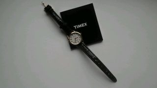 Schöne Damen Uhr Von Timex,  Top Mit Leuchtfunktion Bild