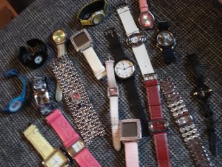 Uhren Sammlung 18 Damen Uhren Für Bastler U.  Sammler (neuwertig, ) Bild