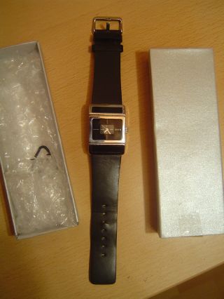 Damenuhr Neuwertig Schwarzes Armband Bild