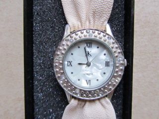 Uhr - Armbanduhr - Armband - Lk - Modeschmuck - Bild