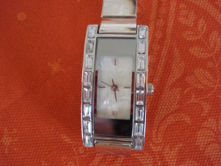 Elegante Damen Armbanduhr,  Tragelänge Ca.  17,  5 Cm,  Silberfarben, Bild