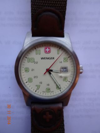 Wenger Swiss Uhr - Field Classic - Mit Nylon / Leder - Armband. Bild