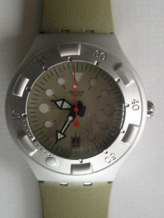 Swatch Irony Scuba 200 Aluminium V8 Armbanduhr (1) Getragen Bild