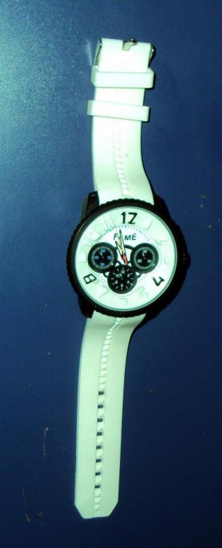 Xxl Weiße Herrenuhr Cooles Design Von Fame Armbanduhr Mode Uhr Mega Auffällig Bild