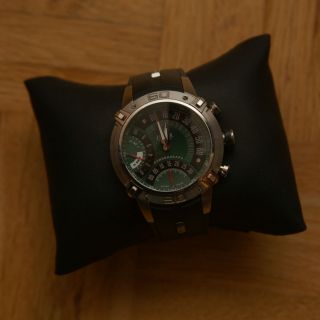 Schweizer Uhr Jaguar Twin Motion Mod.  J01 Bild