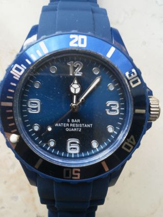Neu: Sport - Armbanduhr Mit Silikonband Nachtblau,  Water Resistent 5 Bar Bild