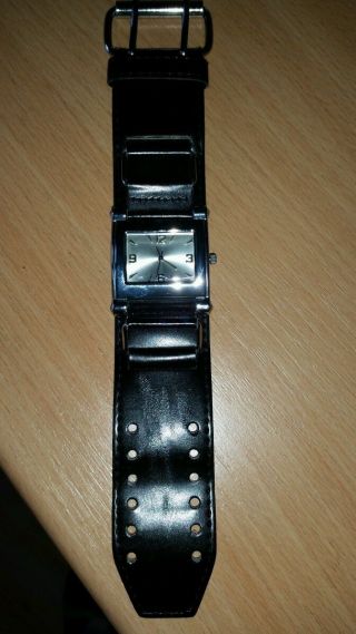 Herrenarmbanduhr - 4 Cm Breites Armband Bild