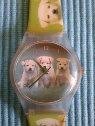 Mädchen Armbanduhr Hundemotiv Bild