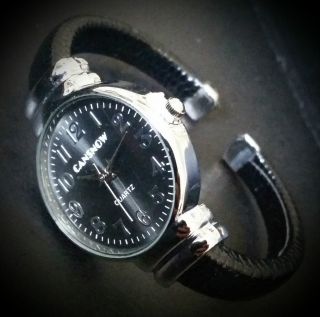 Damen Armband Uhr Armreif Cansnow Schwarz Bild