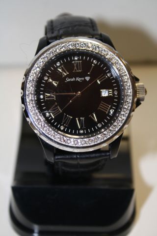 Sarah Kern Uhr Silber Schwarz Diamanten Kristalle Leder Modisch Edel Top Bild