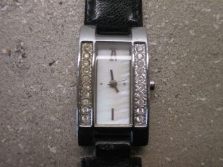 Wunderschöne Armbanduhr Mit Straßsteinchen Von Accessories Bild