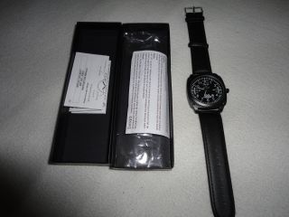 Schwarze Herren Armband Uhr Bild