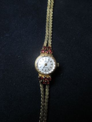 Armbanduhr Aus Silber (835) Goldfarben Mit Granatsteinen (lange Nicht Gelaufen) Bild