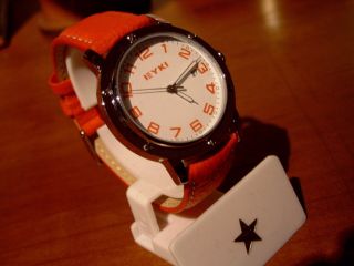 Damen Armbanduhr Mit Rotem Lederband Bild