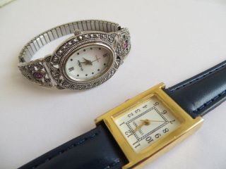 Konvolut 2 Stück Damen Armbanduhren Quarz Gold Silber Tank Schmuckuhr Bild