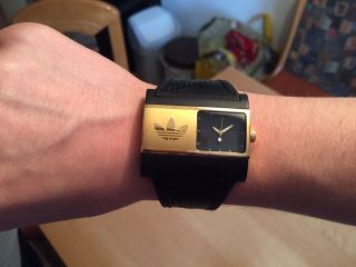 Adidas Uhr Armbanduhr Damen Schwarz/gold Ein Blickfang Top Bild