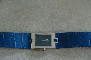 Armbanduhr Mit Blauen Lederarmband Bild