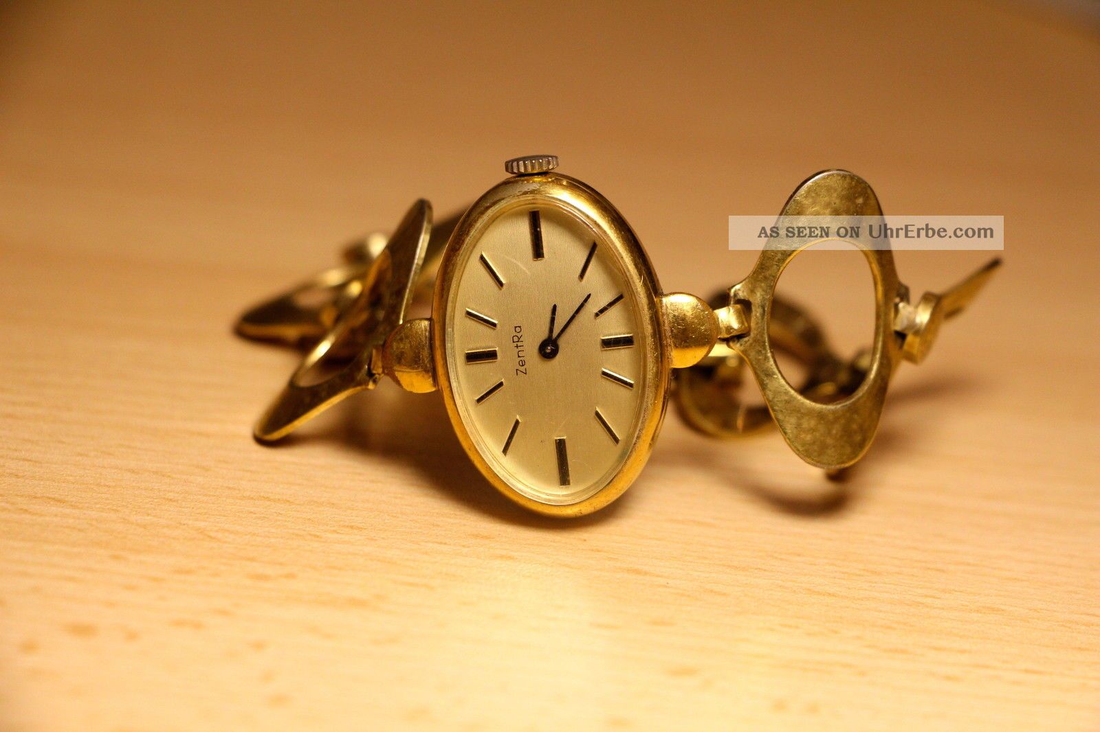 Zentra,  Handaufzug,  1960er,  Swiss Made Armbanduhren Bild