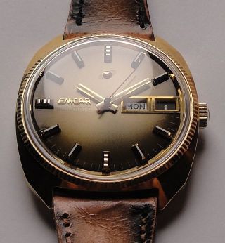 Vintage Armbanduhr Automatic Enicar–day Date Mit Braunem Dual Tone Zifferblatt Bild