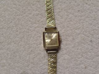 Armbanduhr Mit Goldarmband Bild