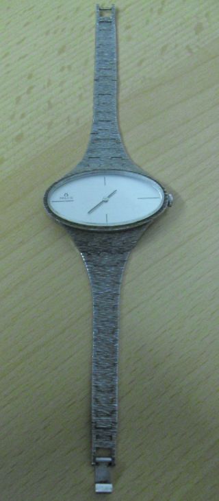 Milus Schweiz Designer Armbanduhr Silber 925 Ovales Zifferblatt Bild