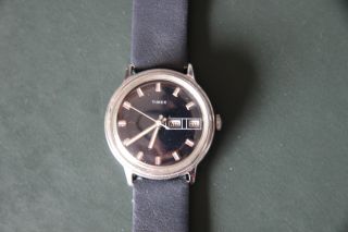 Schöne Blaue Timex Herrenarmbanduhr Hau Handaufzug Mit Datum Und Wochentag Bild