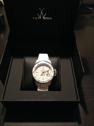 Toy Watch Fluo Xl White Armband Uhr Damen Herren Weiss Neuwertig Fl24wh Bild