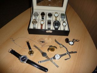 Konvolut Uhren In Vitrine Aus Nachlass Herrenuhren Damenuhren Armani Bastlerware Bild
