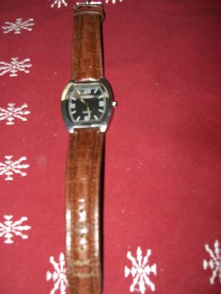 Damen Armband Uhr Von Sunday,  Braun Mit Lederarmband Bild