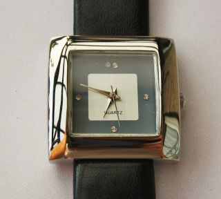 Damenuhr Quarzuhr Mit Neuer Batterie Schwarzes Armband. Bild