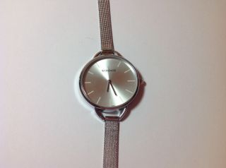 Damen Armband Uhr Spangenuhr Silberfarben Bild