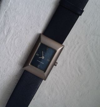Angebot ||wie Neu|| Design Titan Damenuhr Uhr Modern Leder Dunkelblau Blau Bild