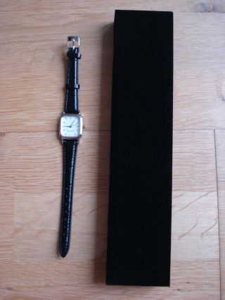 Armbanduhr Für Damen Schwarzes Lederband Von Asiana Airlines Bild