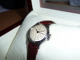 Universal Geneve - Damen Armbanduhr - Kaliber 444 - 1950er Jahre Sehr Selten Bild