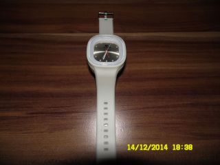 Lacoste Silikon Weiß Armbanduhr. Bild