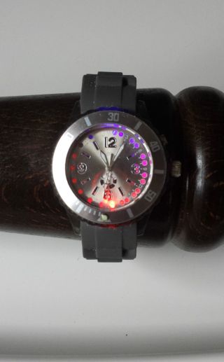 Silikon - Armbanduhr,  Blinkt Auf Knopfdruck,  Grau - Schwarz (s.  Foto) Bild