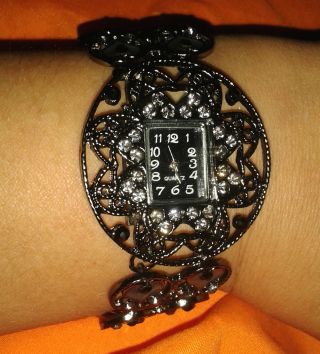 Schicke Elegante Damenuhr Armbanduhr Bild